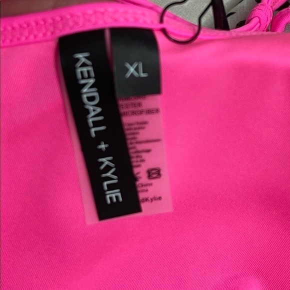 Kendall + Kylie Pink Ruffle Bikini Top. Size XL - Picture 7 of 8